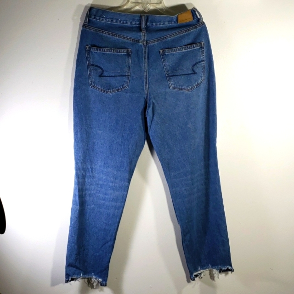 AMERICAN EAGLE HIGH RISE DISTRESSED JEAN'S. - Picture 5 of 9